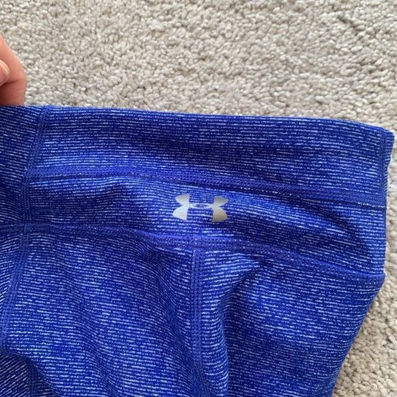 𝅺under Armour Fitted Heatgear Crop Legging - Picture 2 of 5